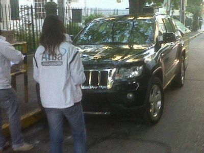Retuvieron otra camioneta de lujo
