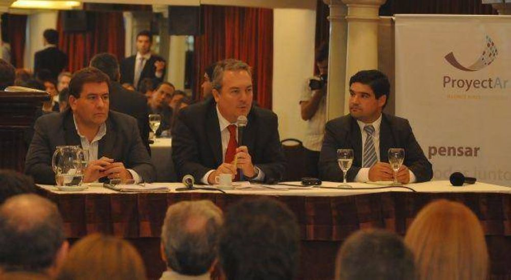 La agrupaci�n �t�cnica� de Scioli conform� su mesa federal