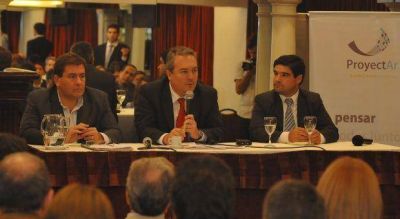 La agrupaci�n �t�cnica� de Scioli conform� su mesa federal