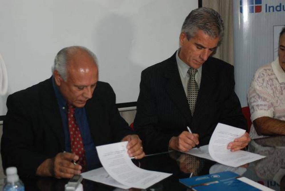 Capyme firm� hoy un convenio con el IRAM