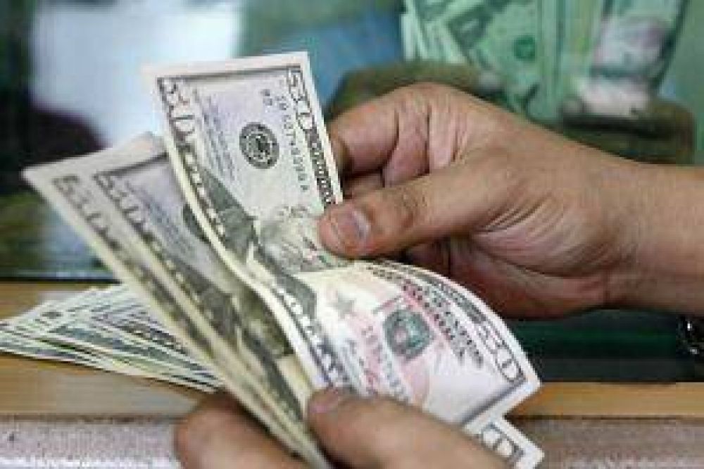 D�lar "blue" avanz� tres centavos a $ 8,48 (cueveros s�lo le vendieron a clientes vip). El oficial subi� a $ 5,12