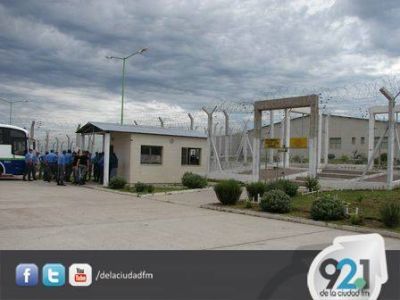 Denuncian que un guardia borracho le habr�a puesto una itaca en la cabeza a un preso	