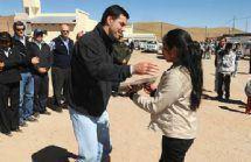 El Gobernador Urtubey entreg� viviendas y anunci� nuevas obras en Olacapato