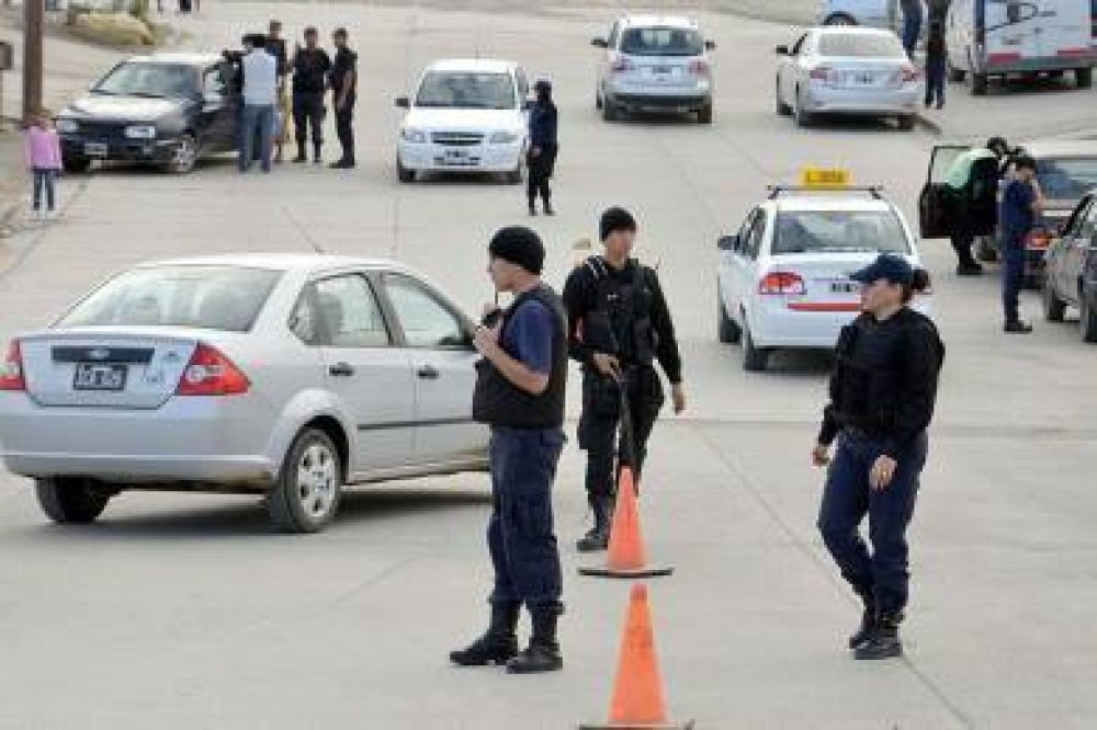 Mega operativo policial con veh�culos secuestrados, droga y armas de fuego