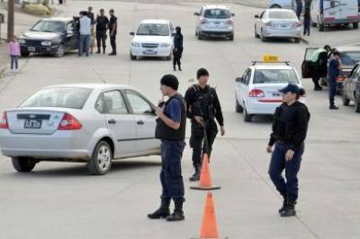 Mega operativo policial con veh�culos secuestrados, droga y armas de fuego