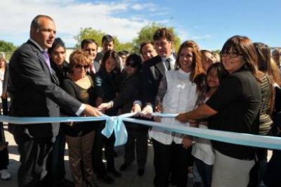 Buzzi a los estudiantes �Explotar los valores de la creatividad y el talento para construir�