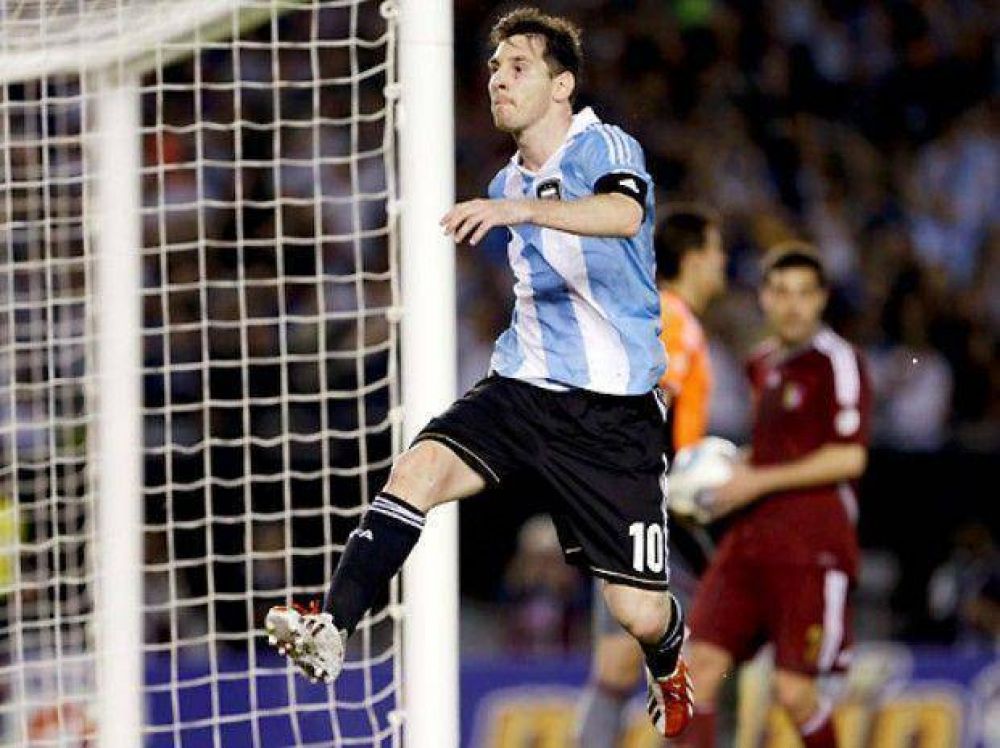 De la mano de un inspirado Messi, Argentina gole� 3 a 0 a Venezuela y est� muy cerca del Mundial