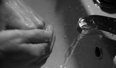 Ciudad: consumo de agua supera en 1172% lo recomendado por la OMS