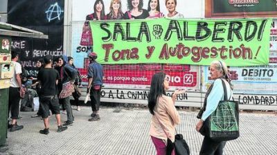 Ordenan desalojar la Sala Alberdi, tomada desde enero