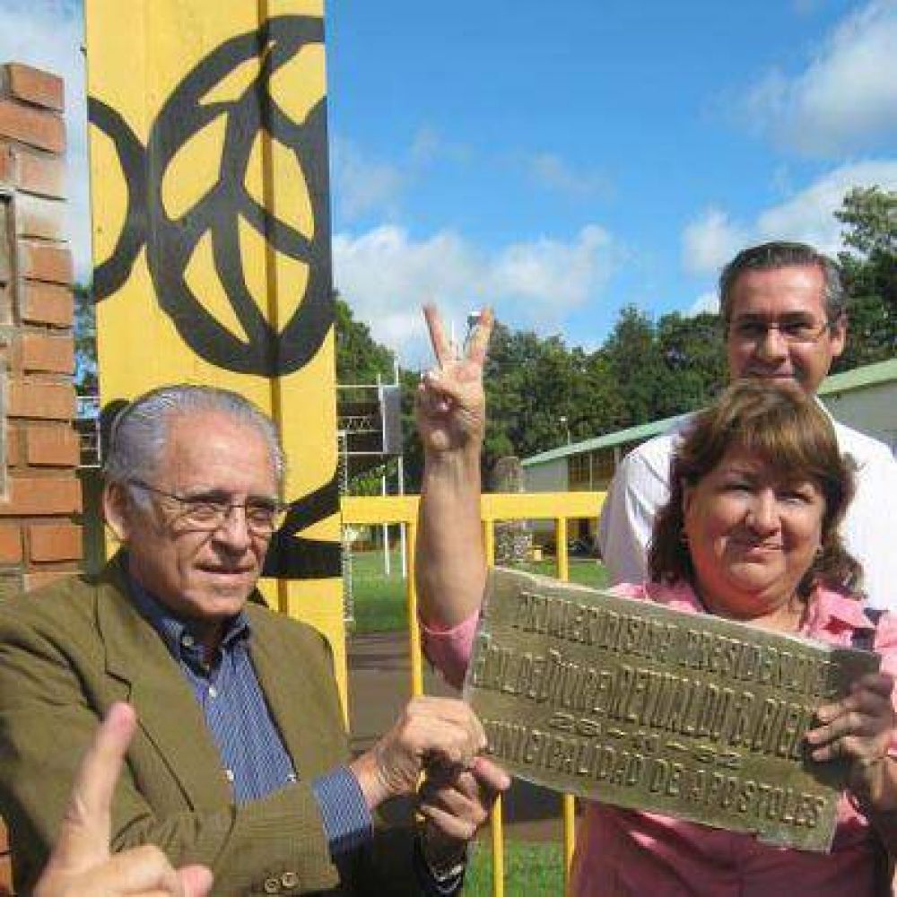 DDHH: Retiraron placa del dictador Bignone de la Expo Yerba y se�alizan la Jefatura de Polic�a