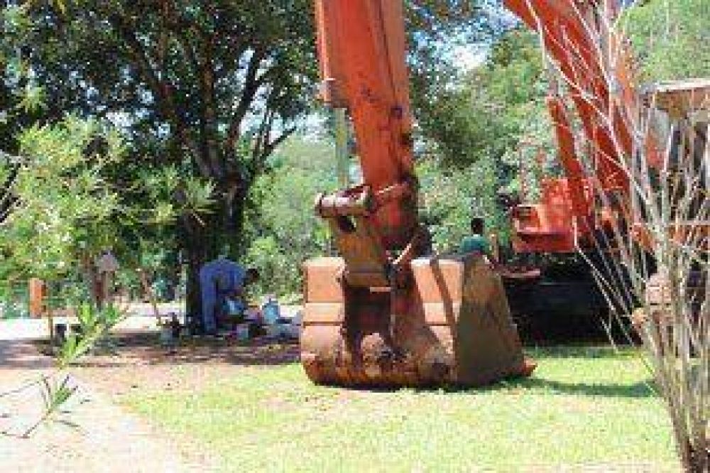 Con indignaci�n de la gente comenzaron las obras del mega faro en el Hito