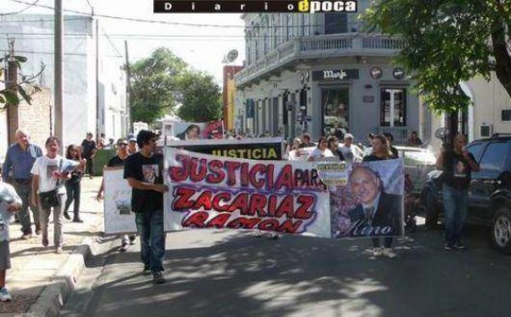 Familiares de la v�ctimas del derrumbe marcharon y enviar�n carta al Papa