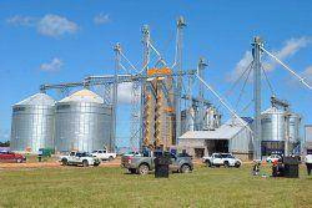 El Gobierno provincial inaugur� una planta de secado de arroz en Santa Luc�a