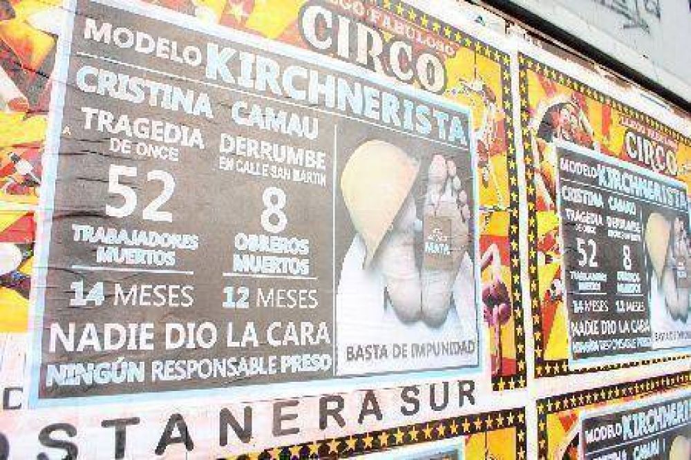 Camau m�s preocupado en hacer desparecer afiches que en atender a los familiares