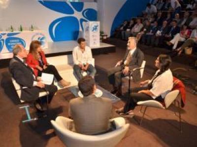 Alberto Rodr�guez Sa� disert� en el Congreso Internacional del Agua