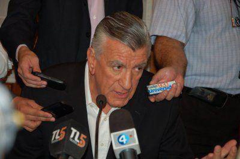 Aumento salarial: Los estatales acordaron el 24,5% y los docentes se quedaron con el 24%