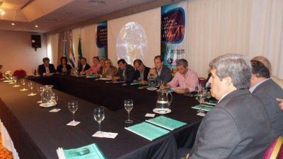 Crean la �Gran Liga de Intendentes del R�o Uruguay�
