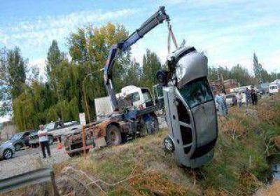 Termin� en el desag�e tras choque en la Ruta 151 