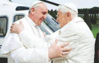 Por primera vez en dos mil a�os, se reunieron dos papas