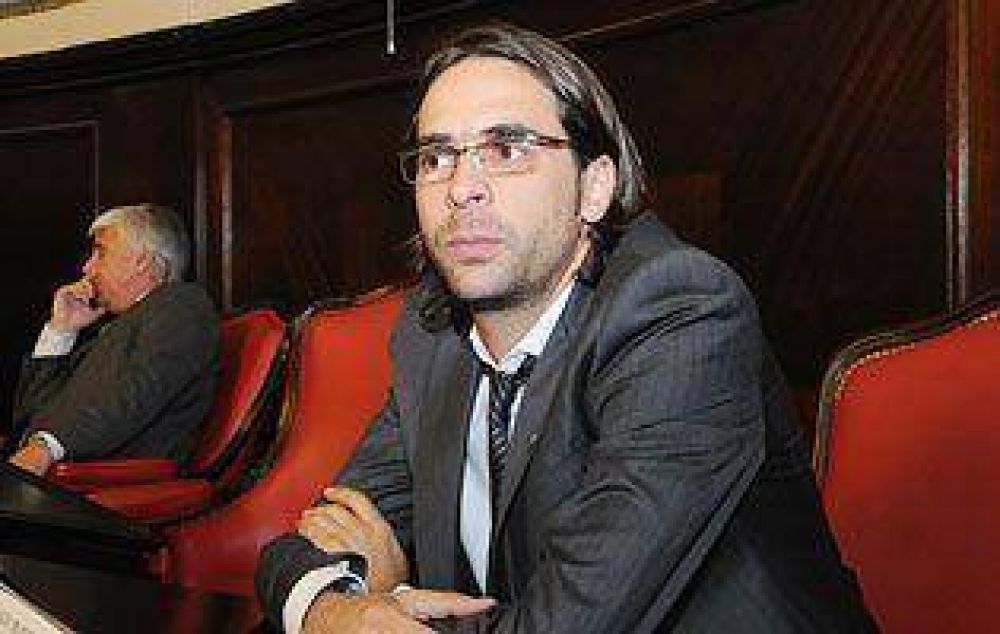 Carreras destac� "la necesidad de tener memoria en forma permanente"
