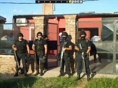 Allanaron la casa nueva de un narco y secuestraron coca�na