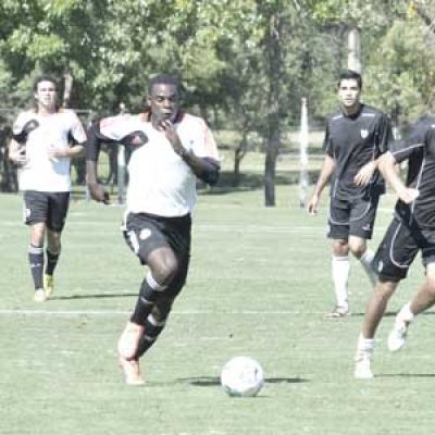 Viernes negro en City Bell: derrota y lesi�n de Bra�a