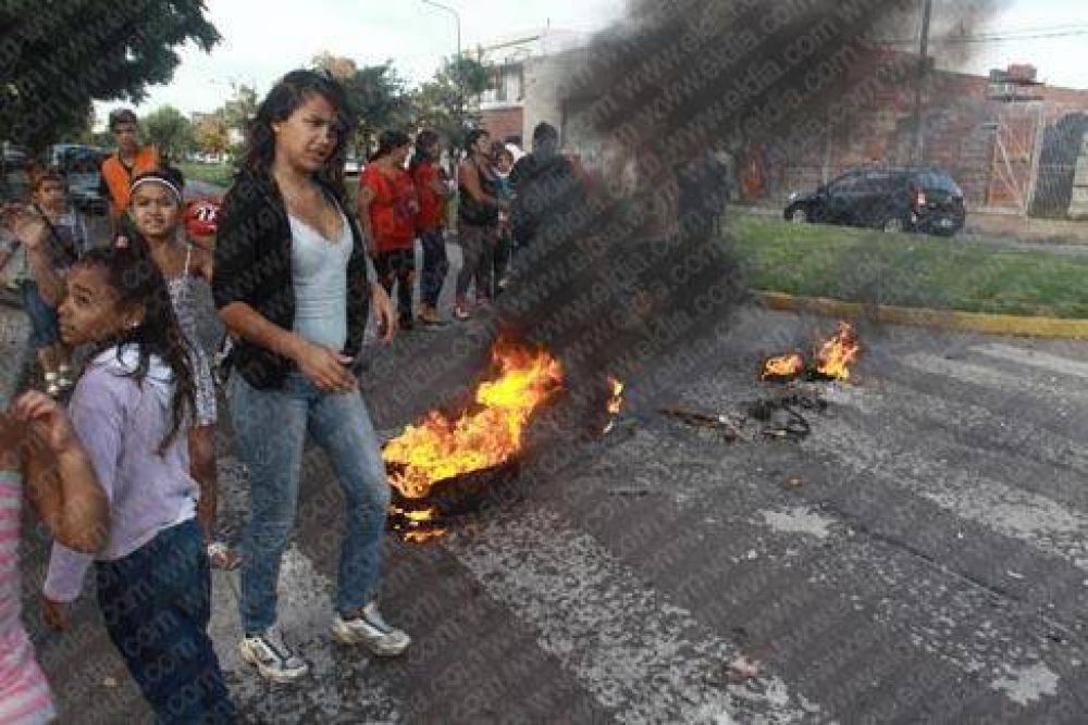 Contin�a el conflicto por un predio ocupado en San Carlos