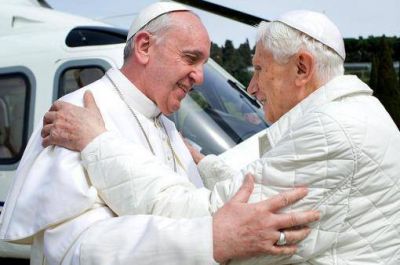 Francisco mantuvo un encuentro con su predecesor Benedicto XVI