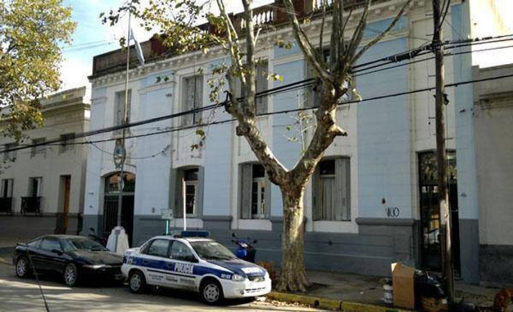 Detuvieron a dos personas por robo de est�reos en autom�viles nuevos