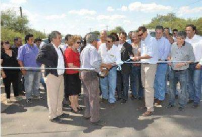 El Gobernador inaugur� camino en la colonia Ortiz de Ocampo