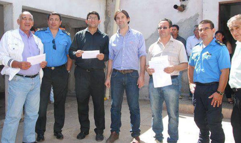 Buscan fortalecer la polic�a del interior