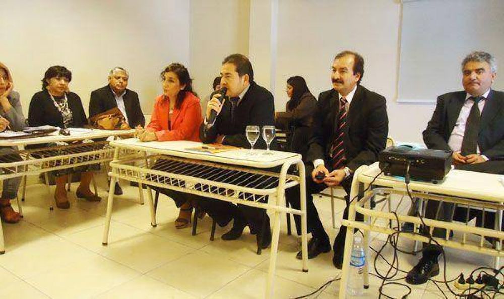 Flores present� los lineamientos educativos 2013 a Supervisores