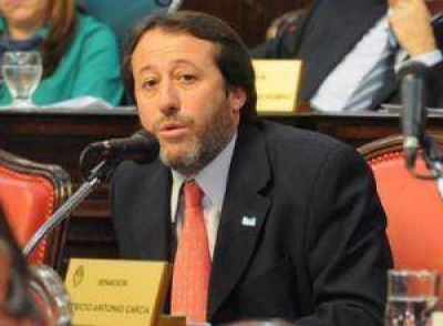 El senador Garc�a cruz� al meonismo