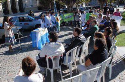 Se rindi� homenaje a los pehuajenses detenidos y desaparecidos en el �ltimo golpe militar	