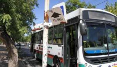 Paradas de micros: el 70%, con carteles en mal estado