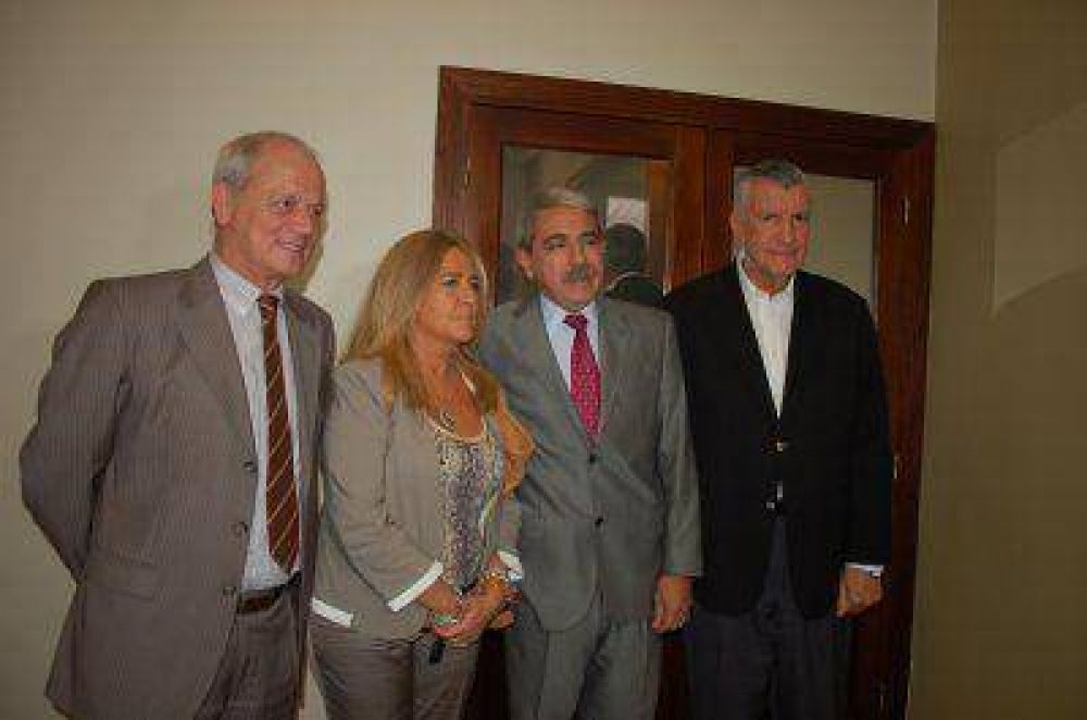 Gioja recibi� al senador An�bal Fern�ndez