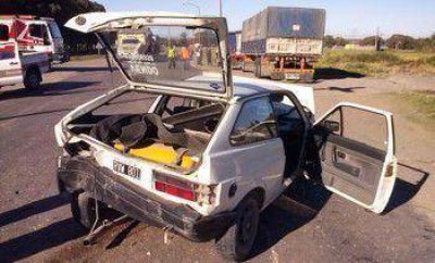 Un cami�n sin frenos choc� de frente contra un auto: dos heridos