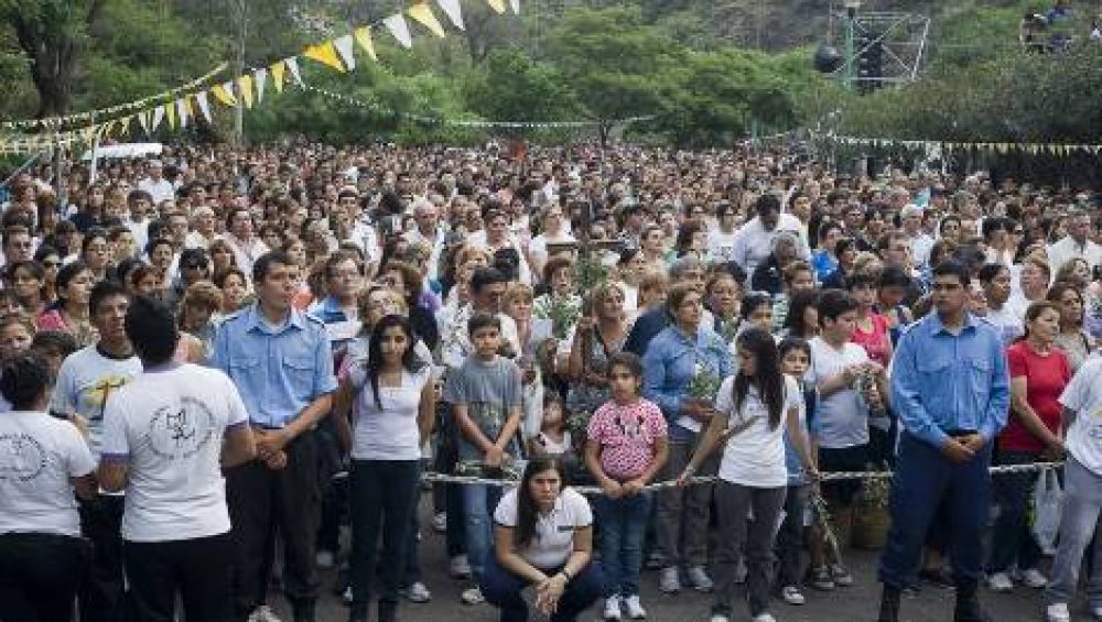 Una multitud particip� de la Peregrinaci�n del Pueblo de Dios