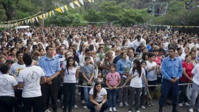 Una multitud particip� de la Peregrinaci�n del Pueblo de Dios