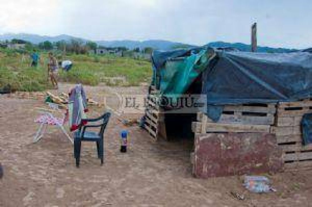 M�s de 30 familias se asentaron en los terrenos municipales del norte