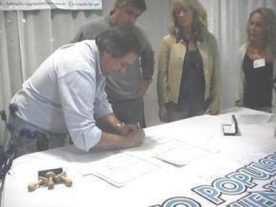 Asociaci�n Civil Caminos firm� convenio con Bol�var