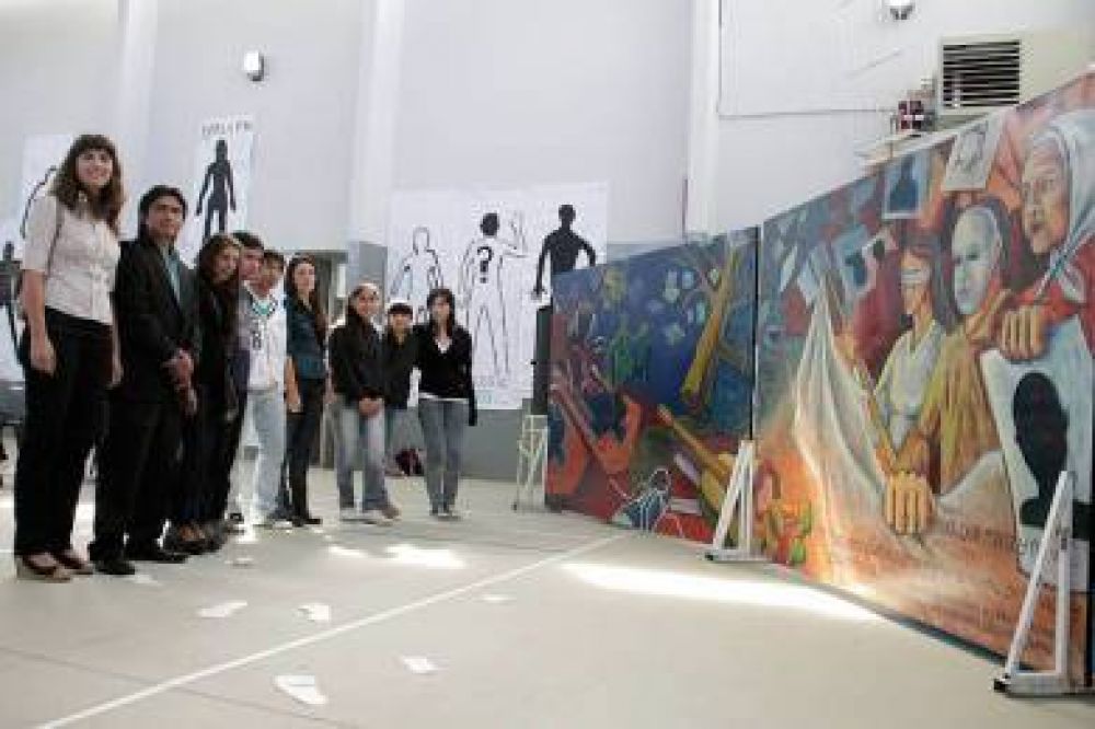Se inaugur� un mural conmemorativo por los 30 a�os de democracia