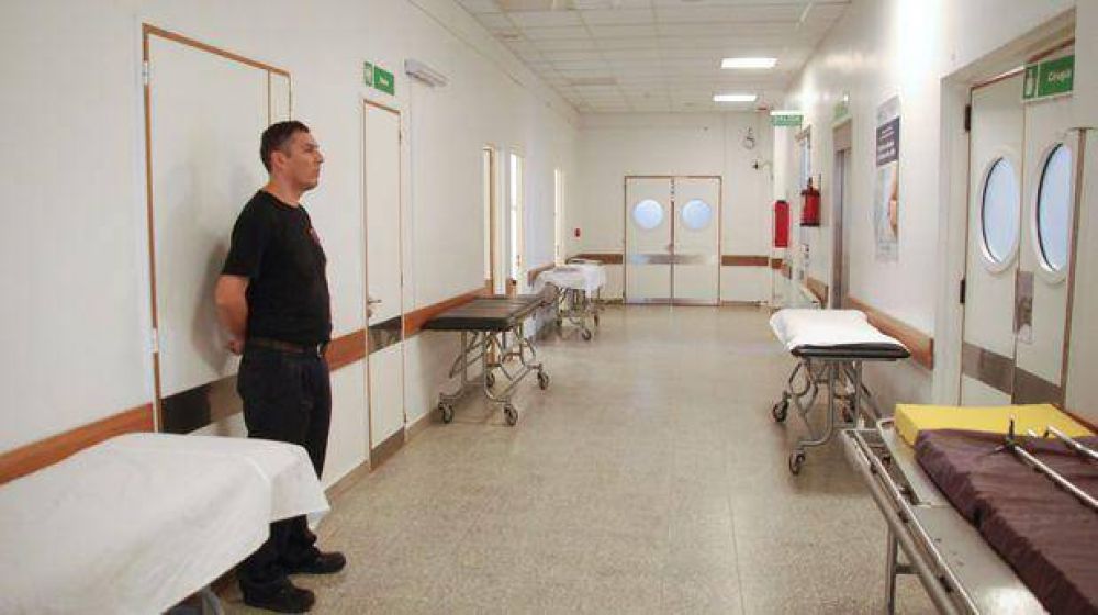 Una mujer denunci� que perdi� su beb� debido al paro en el Hospital
