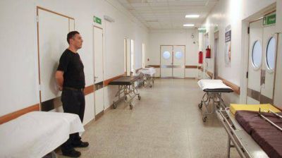Una mujer denunci� que perdi� su beb� debido al paro en el Hospital