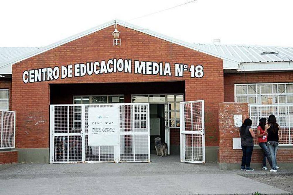 En mayo eliminar�n las horas libres en Nivel Medio
