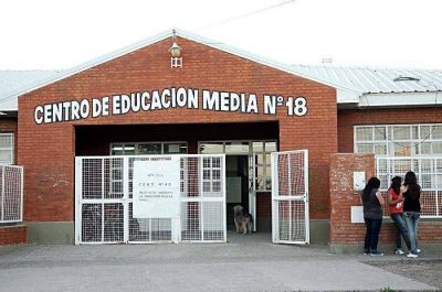 En mayo eliminar�n las horas libres en Nivel Medio