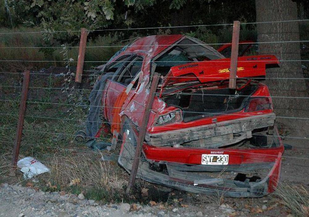 Vuelco en la Ruta 22 dej� una v�ctima fatal y dos lesionadas