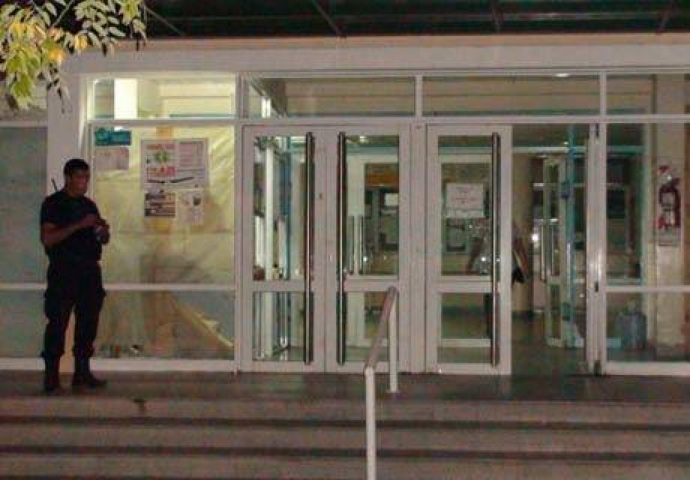 J�venes provocaron momentos de tensi�n en el hospital de Viedma