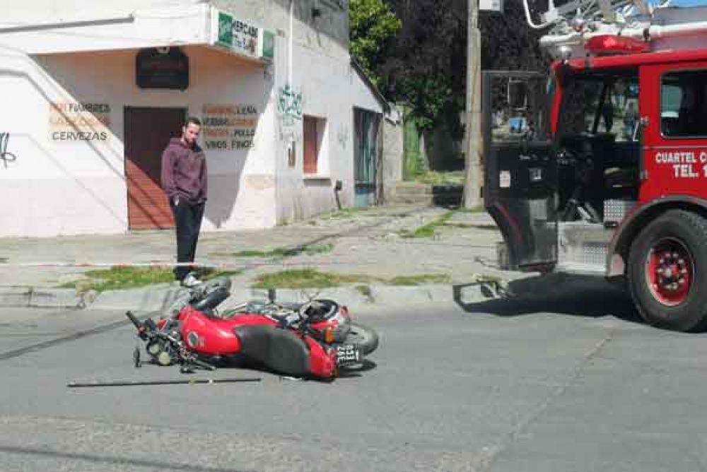 Muri� un joven de 22 a�os al caer de la motocicleta que conduc�a