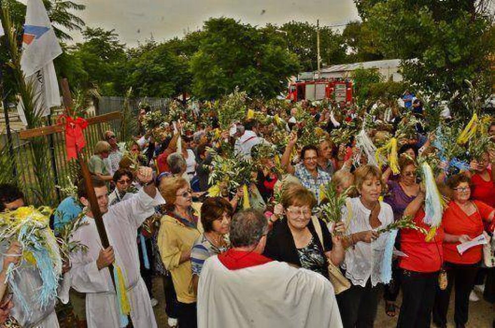 M�s de 500 fieles participaron de la Procesi�n y Misa de Ramos en San Fernando